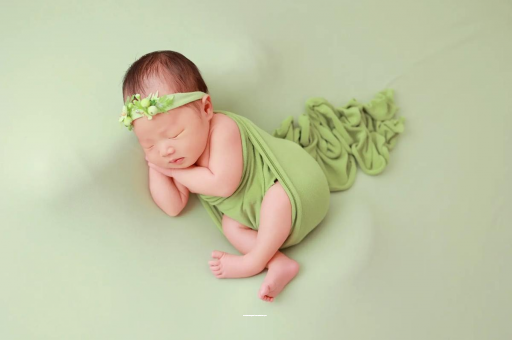 高密宝宝拍嗝吐奶